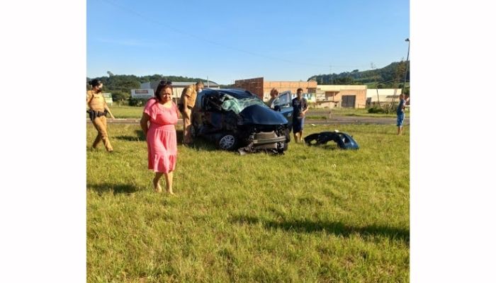 Laranjeiras - Mulheres ficam feridas em acidente no trevo de acesso a Marquinho